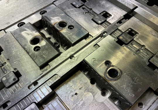 プラスチック金型 ”かじり"の原因と対策｜プラスチック金型 修理・メンテナンスナビ