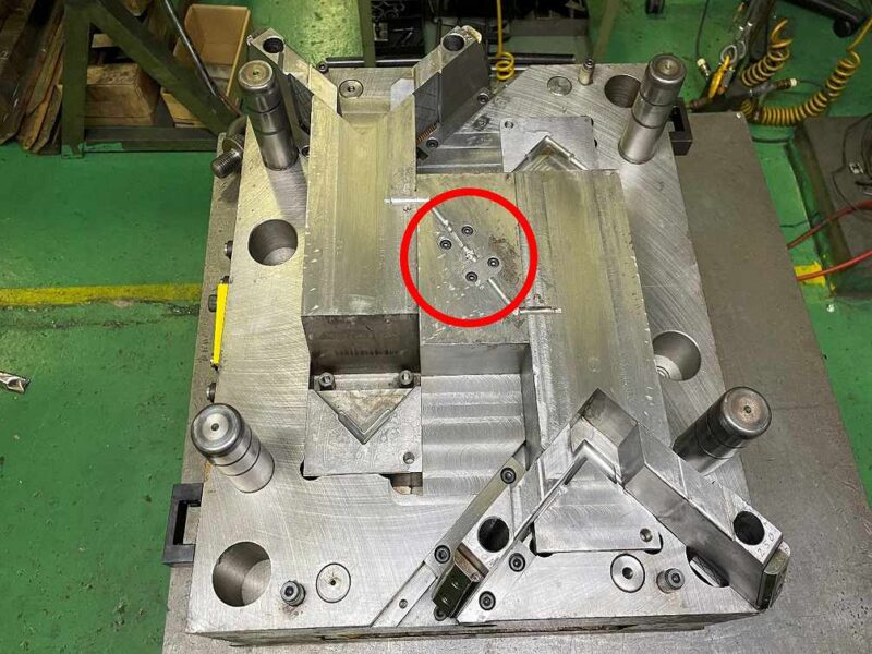 プラスチック射出成形用 共取り型（セット取り金型）とは？
