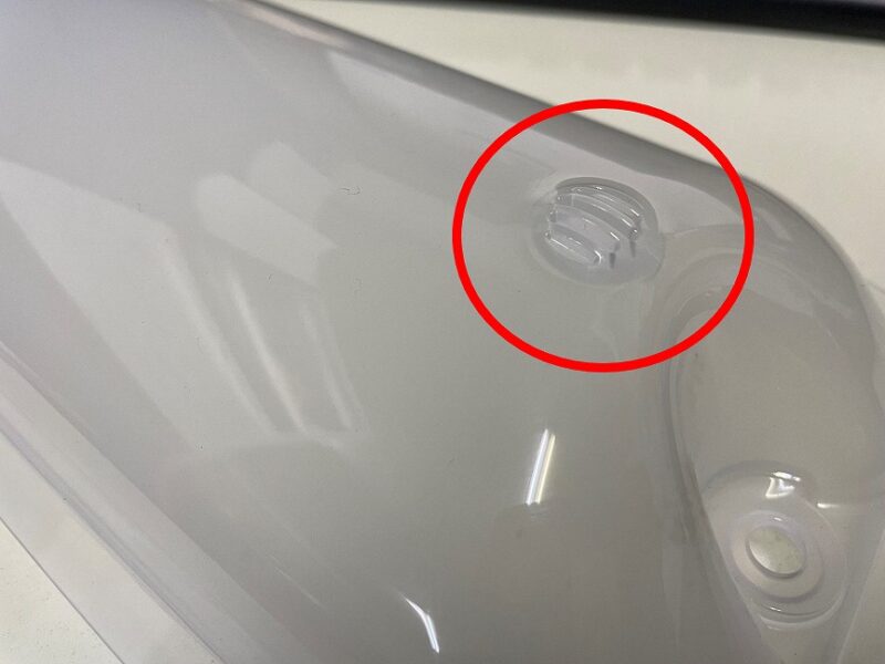 照明部品向け金型の機構変更によるキャビとられの解消